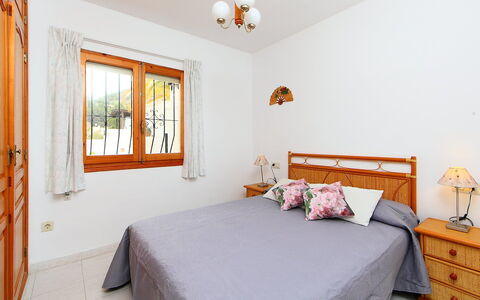 La Vina: Schlafzimmer, Zimmer, Bett, Möbel, Eigentum, Bettdecke, Bettrahmen, Bedding, Fussboden, Wand