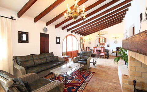 Baile del Sol: Zimmer, Eigentum, Wohnzimmer, Interior Design, Gebäude, Decke, Haus, Möbel, Grundeigentum, Zuhause