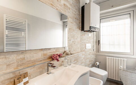 Casa Tania: Wand, Armatur, Flooring, Interior Design, Sinken, Fussboden, Zapfhahn, Badezimmer, Installation, Zuhause