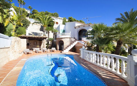 Roberto: Wasser, Himmel, Pflanze, Gebäude, Eigentum, Blau, Azurblau, Baum, Schwimmbad, Strandresort