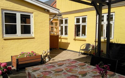 Noreen - 500M from the Sea