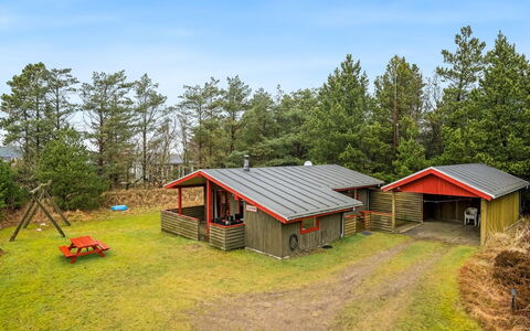 Samine - 1.2Km from the Sea: Zuhause, Dach, Haus, Tür, Hütte, Schatten, Garten, Ground, Veranda, Garten