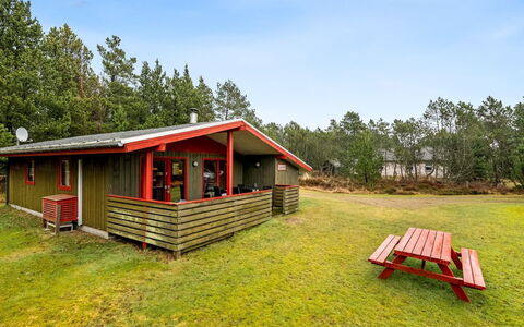 Samine - 1.2Km from the Sea: Zuhause, Dach, Haus, Tür, Hütte, Schatten, Garten, Ground, Veranda, Garten