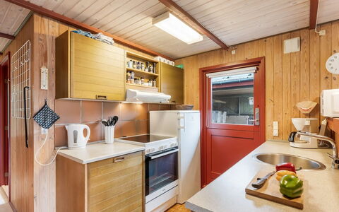 Samine - 1.2Km from the Sea: Flooring, Holz, Interior Design, Küche, Fussboden, Countertop, Major Appliance, Möbel, Decke, Zimmer