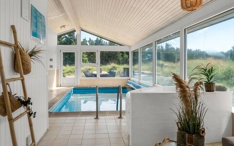 Virpi - 1.1Km from the Sea: Möbel, Holz, Interior Design, Flooring, Fussboden, Stuhl, Zimmer, Decke, Wohnzimmer, Wohnung