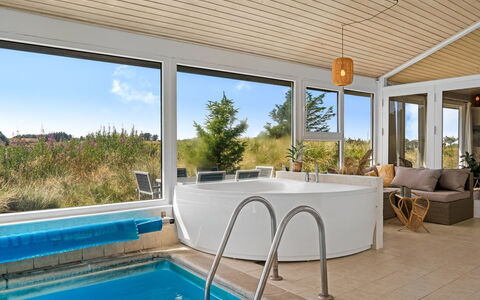 Virpi - 1.1Km from the Sea: Möbel, Holz, Interior Design, Flooring, Fussboden, Stuhl, Zimmer, Decke, Wohnzimmer, Wohnung