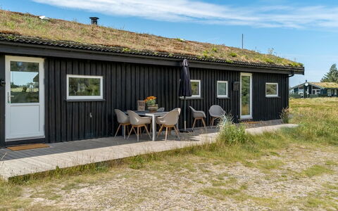 Virpi - 1.1Km from the Sea: Möbel, Holz, Interior Design, Flooring, Fussboden, Stuhl, Zimmer, Decke, Wohnzimmer, Wohnung