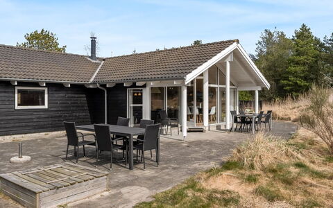 Botwith - 2.8Km from the Sea: Möbel, Holz, Interior Design, Flooring, Fussboden, Stuhl, Zimmer, Decke, Wohnzimmer, Wohnung