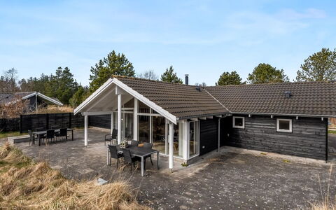 Botwith - 2.8Km from the Sea: Möbel, Holz, Interior Design, Flooring, Fussboden, Stuhl, Zimmer, Decke, Wohnzimmer, Wohnung
