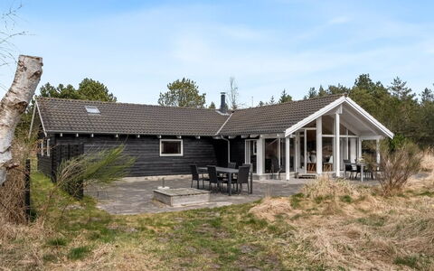 Botwith - 2.8Km from the Sea: Möbel, Holz, Interior Design, Flooring, Fussboden, Stuhl, Zimmer, Decke, Wohnzimmer, Wohnung