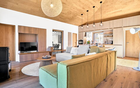 Popcorn: Möbel, Interior Design, Fussboden, Flooring, Couch, Wand, Wohnzimmer, Light Fixture, Holz, Zimmer