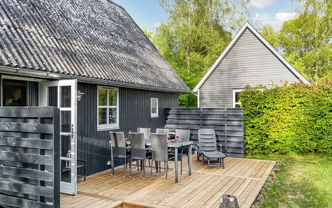 Tomassine: Dach, Hütte, Zuhause, Abstellgleis, Garten, Schatten, Gartenbauten, Hinterhof, Rasen, Garten