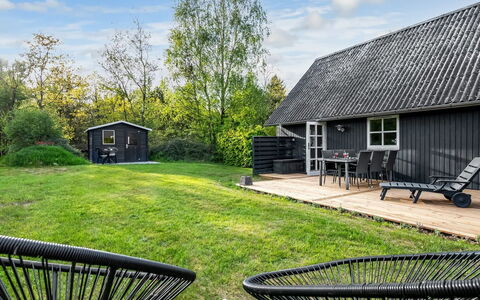 Tomassine: Gras, Dach, Grundstueck, Zuhause, Hütte, Garten, Rasen, Ground, Hinterhof, Gartenmöbel