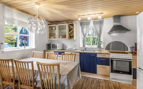 Tomassine: Möbel, Interior Design, Flooring, Holz, Decke, Fussboden, Küche, Light Fixture, Zimmer, Beleuchtung
