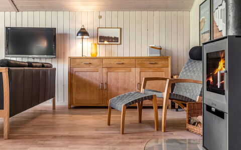 Josef - 1.2Km from the Sea: Möbel, Flooring, Interior Design, Fussboden, Holzboden, Holz, Wohnzimmer, Laminatboden, Couch, Zimmer
