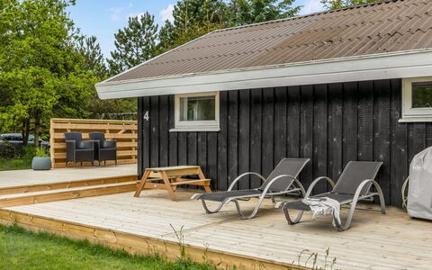 Josef - 1.2Km from the Sea: Möbel, Holz, Interior Design, Flooring, Fussboden, Stuhl, Zimmer, Decke, Wohnzimmer, Wohnung