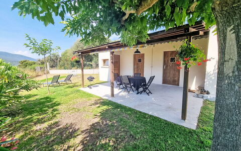 Calcatoggio 600: Ländliches Gebiet, Hütte, Rasen, Schatten, Garten, Bauernhaus, Garten, Hinterhof, Landscaping