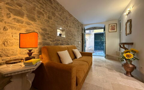 Casa Amandoli: Wand, Flooring, Interior Design, Möbel, Decke, Fussboden, Beleuchtung, Couch, Zimmer, Wohnzimmer