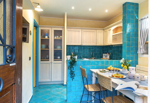 Suite la Torre: Interior Design, Flooring, Möbel, Küche, Fussboden, Countertop, Decke, Zimmer, Beleuchtung, Cabinetry