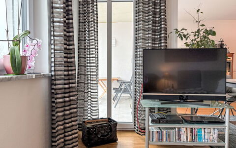 Ammerside: Möbel, Interior Design, Fensterabdeckung, Flooring, Fensterbehandlung, Fussboden, Vorhang, Zuhause, Beleuchtung, Wohnzimmer