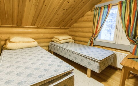 Salvostie 13, Hetta: Holz, Schlafzimmer, Flooring, Fussboden, Bett, Interior Design, Bettdecke, Bedding, Zimmer, Zuhause