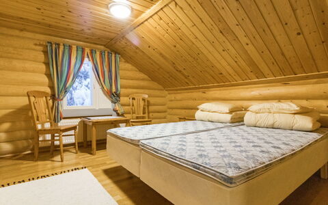 Salvostie 13, Hetta: Holz, Flooring, Fussboden, Interior Design, Schlafzimmer, Decke, Holzboden, Bett, Bettdecke, Zuhause