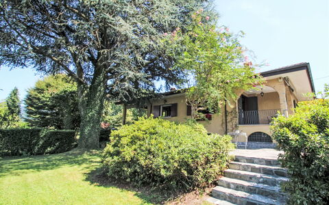 Il Poggio: Strauch, Wohngebiet, Haus, Zuhause, Garten, Rasen, Hütte, Estate, Schatten