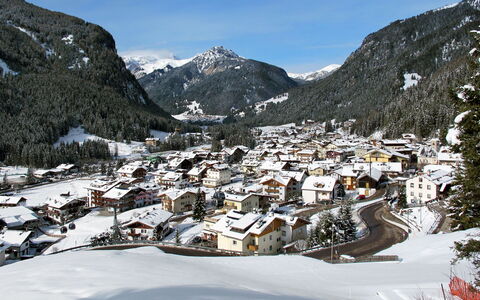 Domus Canazei: Bergforms, Berg, Hügel, Gebirge, Bergstation, Hochland, Landschaft, Senke, Winter, Dorf