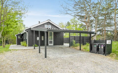 Irma - 300M from the Sea: Dach, Haus, Zuhause, Hütte, Tür, Abstellgleis, Estate, Rasen, Garten, Veranda