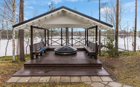 Villa Maaria: Boot, Blau, Watercraft, Boote Und Boating - Geräte Und Materialien, Hafen, Wasserweg, Hafen, Yachthafen, Schiffsbau, Kanal