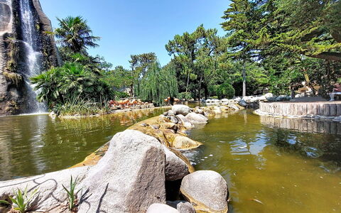 Les Mathes 642: Water Feature, Touristenattraktion, Garten, Freizeit, Urlaub, Frühling, Wasserfall, Teich, Botanischer Garten