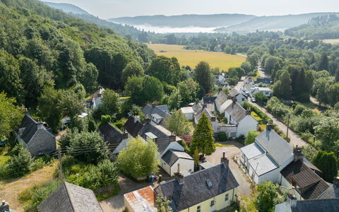 Strone Cottage: Baum, Wohngebiet, Haus, Dach, Ländliches Gebiet, Landschaft, Zuhause, Nachbarschaft, Vorort