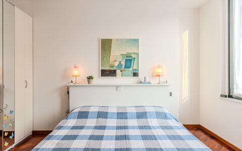 Casa Martinetta: Möbel, Bett, Interior Design, Schlafzimmer, Flooring, Fussboden, Wand, Bedding, Bettdecke, Zimmer