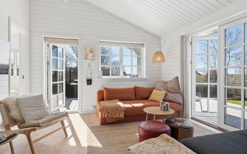 Aria - 310M from the Sea: Holz, Flooring, Zuhause, Fussboden, Möbel, Couch, Interior Design, Holzboden, Wohnzimmer, Tür