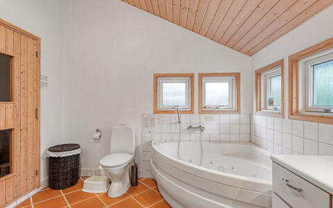 Hollie - 75M from the Sea: Flooring, Interior Design, Holz, Decke, Fussboden, Armatur, Zimmer, Zuhause, Installation, Badezimmer