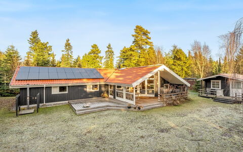 Hollie - 75M from the Sea: Möbel, Holz, Interior Design, Flooring, Fussboden, Stuhl, Zimmer, Decke, Wohnzimmer, Wohnung
