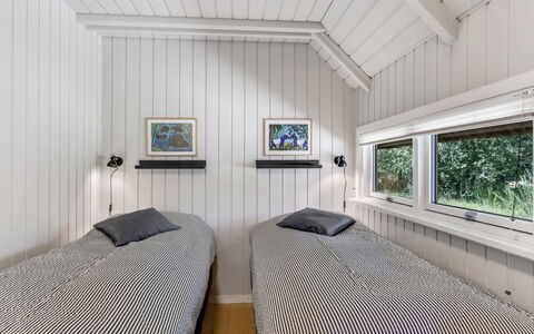Albertina - 900M from the Sea: Schlafzimmer, Holz, Interior Design, Decke, Bett, Fussboden, Flooring, Bedding, Bettdecke, Zuhause