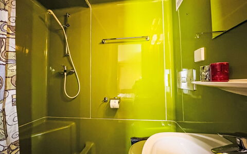 Niedernsill 12: Wand, Badezimmer, Armatur, Bad Sink, Flooring, Fussboden, Interior Design, Sinken, Zapfhahn, Installation