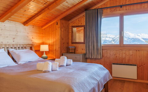 La Balance: Holz, Schlafzimmer, Bett, Zuhause, Bettdecke, Möbel, Bedding, Interior Design, Linens, Decke