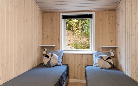 Peadda - 300M from the Sea: Holz, Flooring, Fussboden, Interior Design, Decke, Zimmer, Schlafzimmer, Holzbeize, Hartholz, Bett