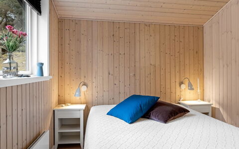 Peadda - 300M from the Sea: Interior Design, Möbel, Holz, Flooring, Schlafzimmer, Decke, Fussboden, Bett, Zimmer, Beleuchtung