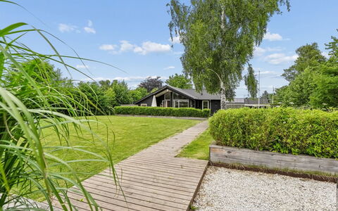 Galatia - 1.4Km from the Sea: Strauch, Garten, Zuhause, Ground, Hütte, Estate, Rasen, Landscaping, Schatten, Walkway