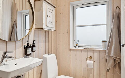 Galatia - 1.4Km from the Sea: Holz, Flooring, Interior Design, Fussboden, Armatur, Badezimmer, Zimmer, Decke, Installation, Sinken