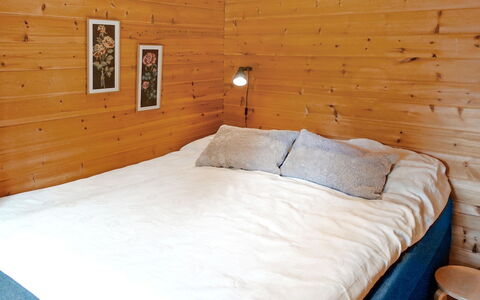 Luongasloma 3: Wand, Flooring, Holz, Fussboden, Schlafzimmer, Interior Design, Bett, Zimmer, Bettdecke, Decke