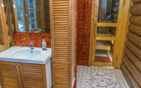 Hännänpää: Holz, Flooring, Fussboden, Möbel, Holzboden, Interior Design, Etagenbett, Zimmer, Holzbeize, Hartholz