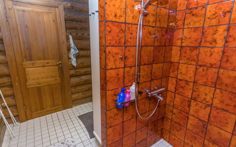 Hännänpää: Holz, Flooring, Fussboden, Möbel, Holzboden, Interior Design, Etagenbett, Zimmer, Holzbeize, Hartholz
