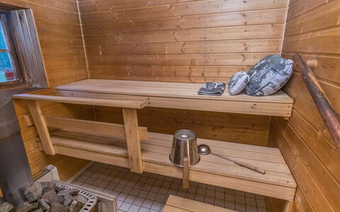 Hännänpää: Holz, Flooring, Fussboden, Möbel, Holzboden, Interior Design, Etagenbett, Zimmer, Holzbeize, Hartholz