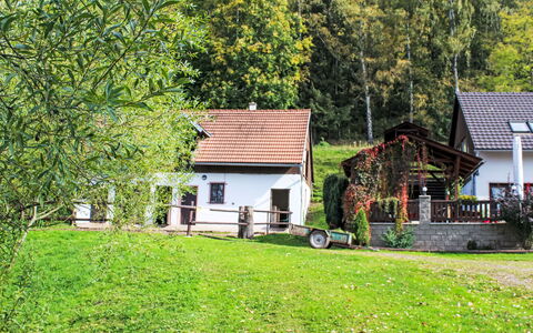 Green Valley Park Stárkov 15: Baum, Haus, Hütte, Zuhause, Ländliches Gebiet, Bauernhaus, Dorf, Garten, Rasen