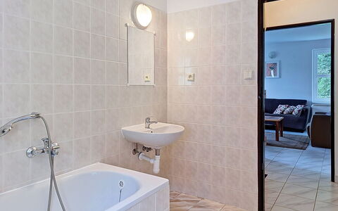 Green Valley Park Stárkov 15: Badezimmer, Armatur, Flooring, Wand, Fussboden, Interior Design, Installation, Bad Sink, Zapfhahn, Sinken
