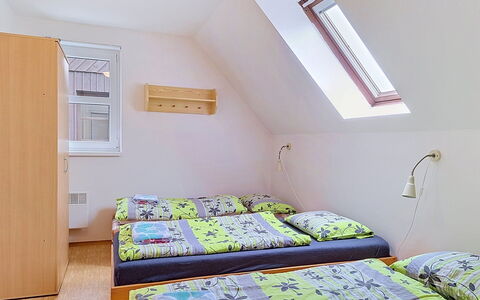 Green Valley Park Stárkov 15: Schlafzimmer, Bett, Bedding, Interior Design, Bettdecke, Zuhause, Möbel, Fussboden, Bettrahmen, Zimmer